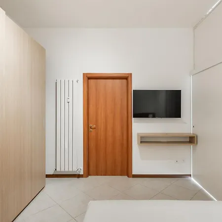 Light-filled Flat By Wonderful Italy *