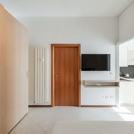 Light-filled Flat By Wonderful Italy *